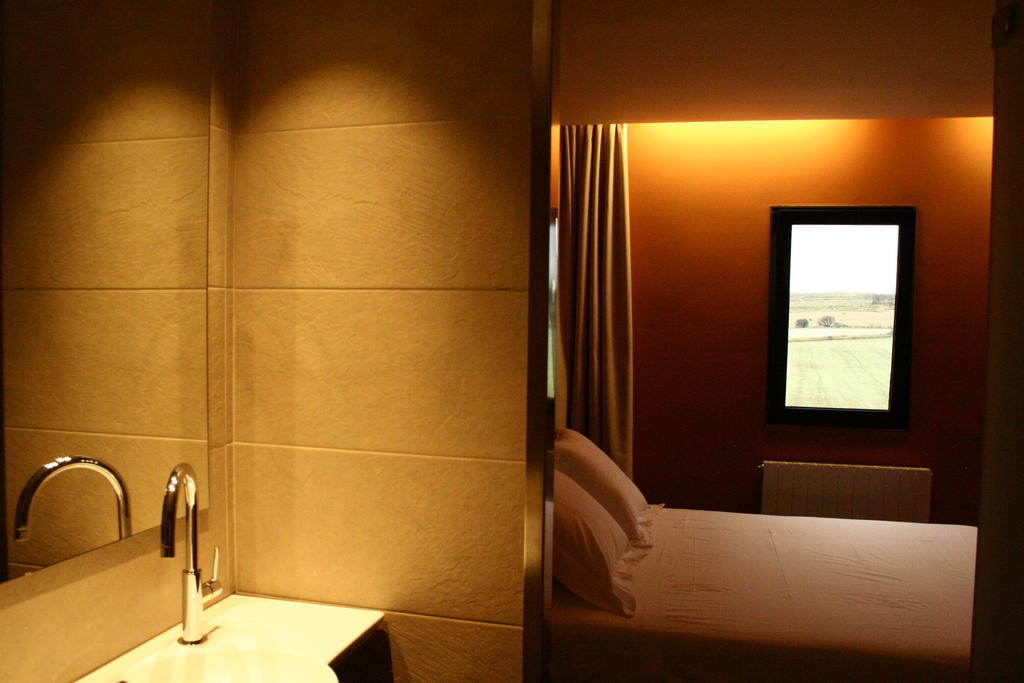 Hotel Mas Oliveres Pla De Palau Llers Стая снимка